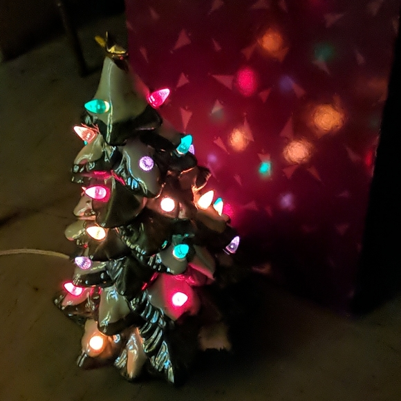 Ceramic Lighted Tree 13" Classic Traditions - Picture 5 of 10